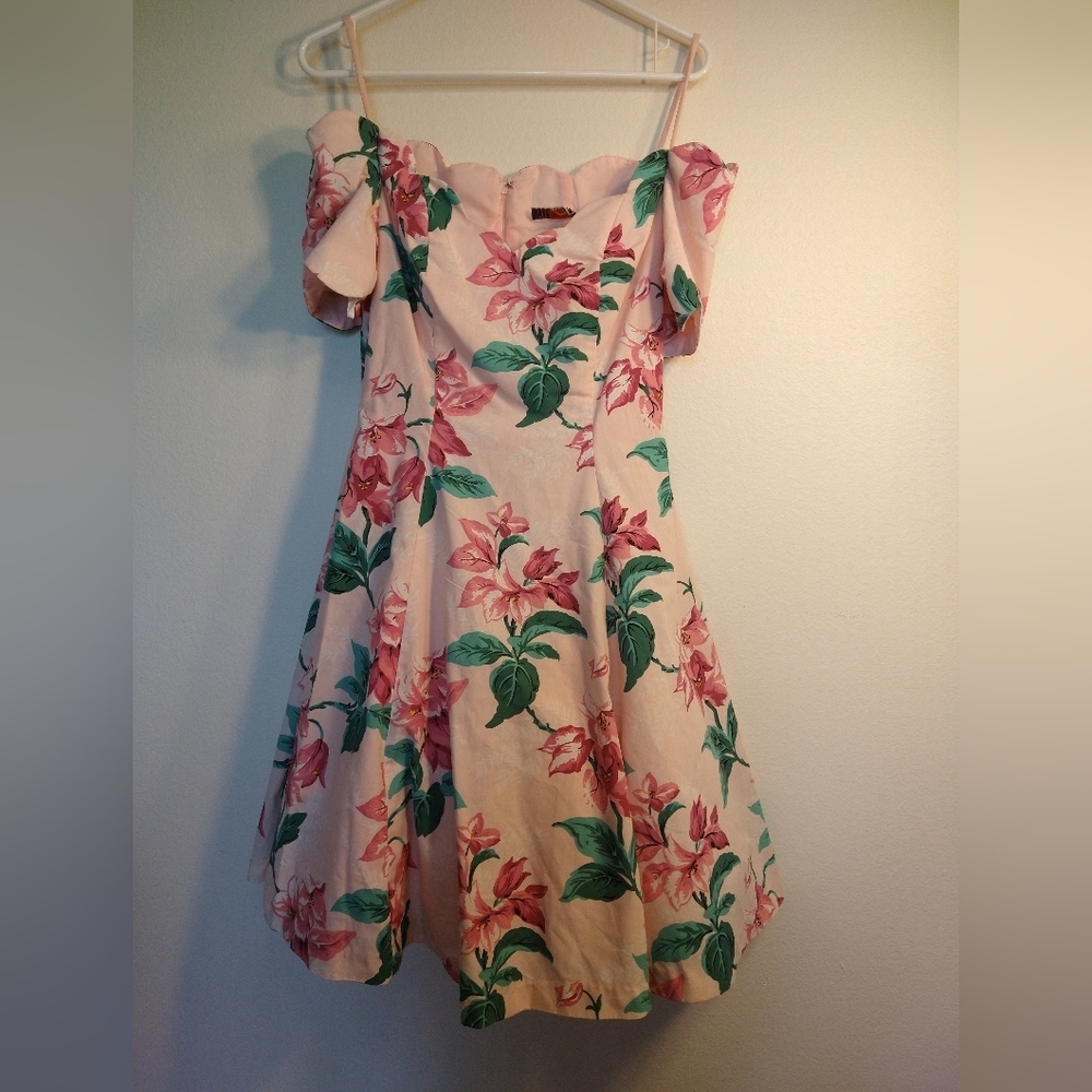 1980s dress WIZ with a floral print, full skirt and tulle underlayment Size M